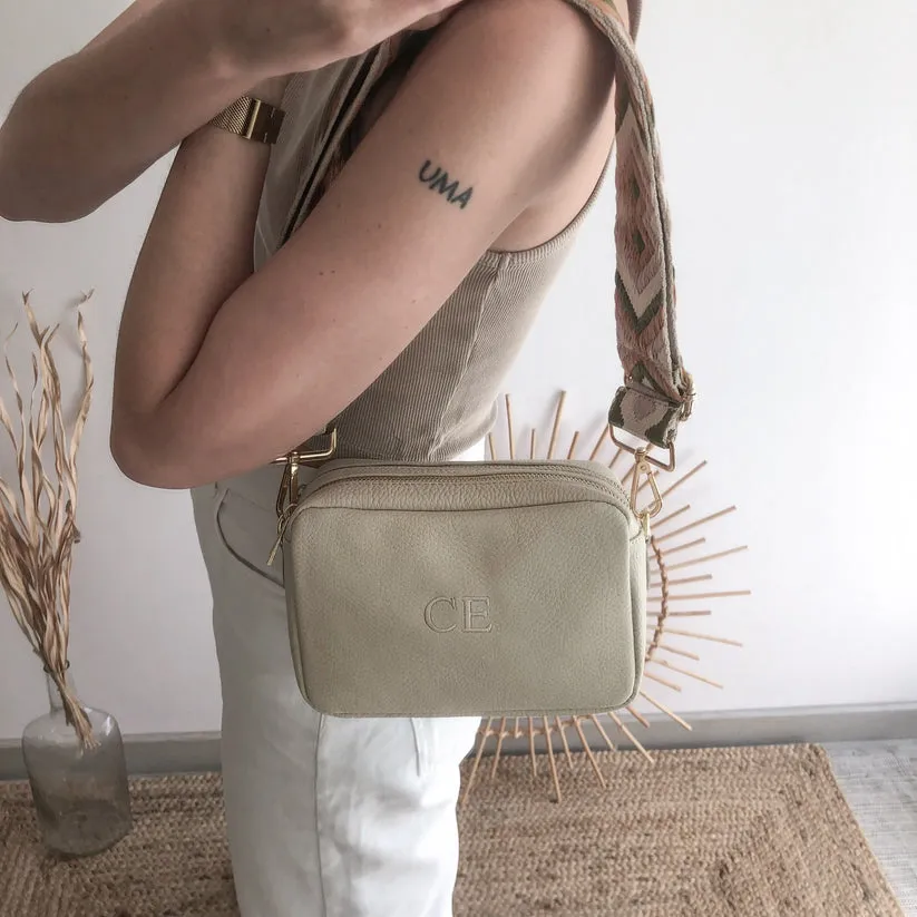 Bolso rectangular piel beige personalizado iniciales bordadas