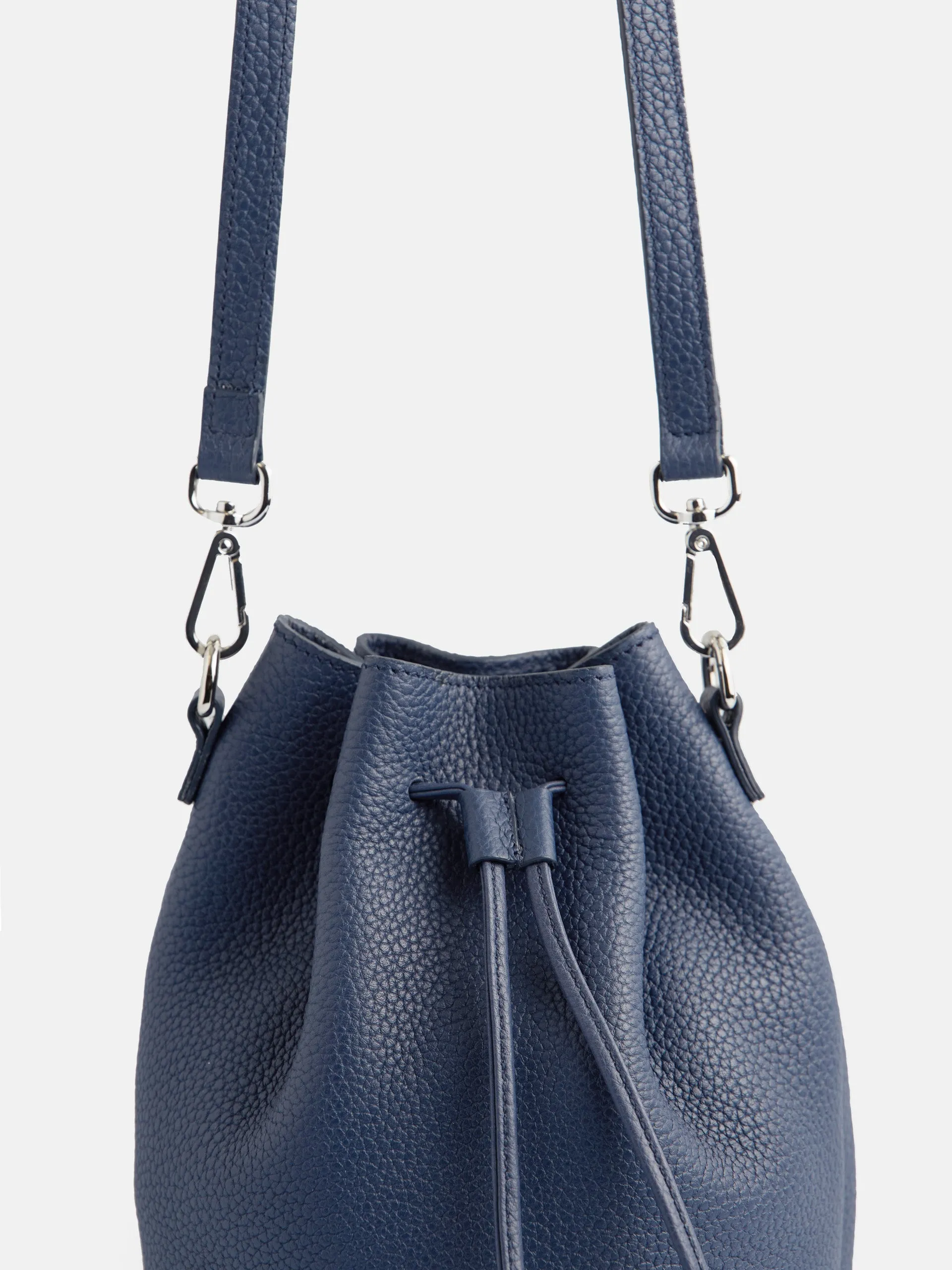 Bolso saco piel azul marino