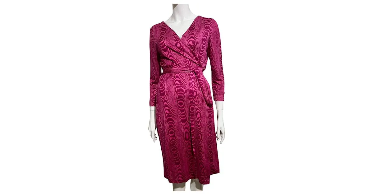 Diane Von Furstenberg DVF Julian Two Vestido cruzado de seda rosa de longitud media 