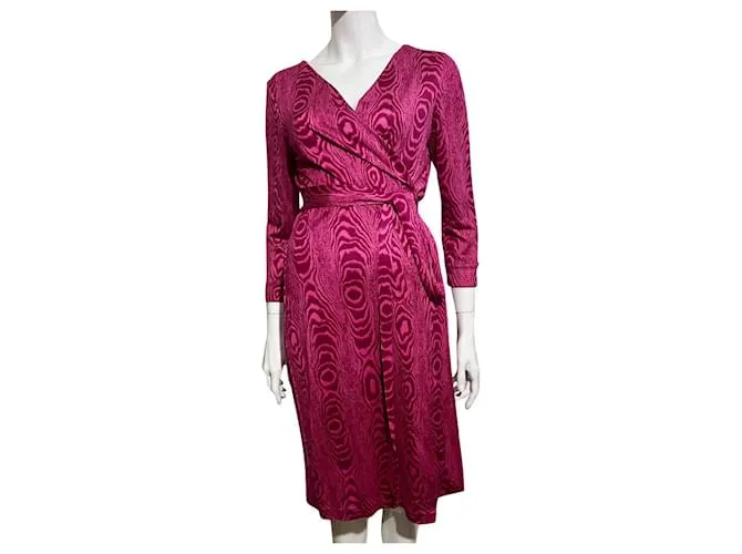 Diane Von Furstenberg DVF Julian Two Vestido cruzado de seda rosa de longitud media 