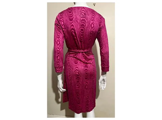 Diane Von Furstenberg DVF Julian Two Vestido cruzado de seda rosa de longitud media 