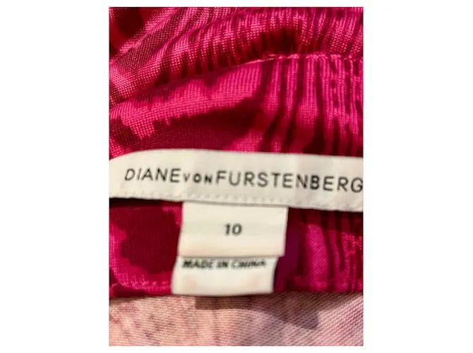 Diane Von Furstenberg DVF Julian Two Vestido cruzado de seda rosa de longitud media 