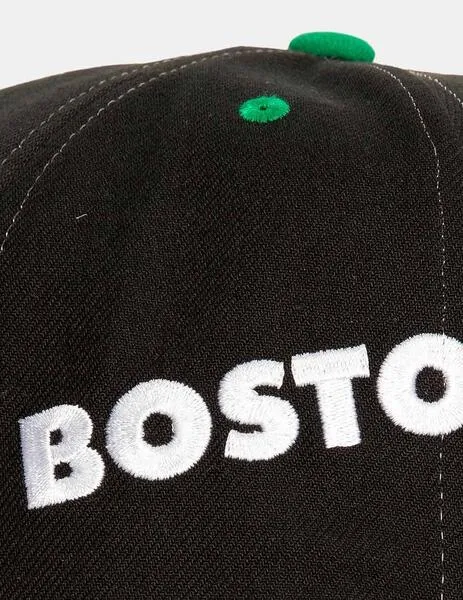 Gorra MITCHELL & NESS OVERBITE PRO CELTICS - Black