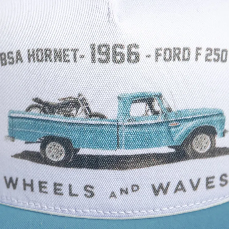 Gorra trucker plana blanca y azul 1966 WW23 de Wheels And Waves