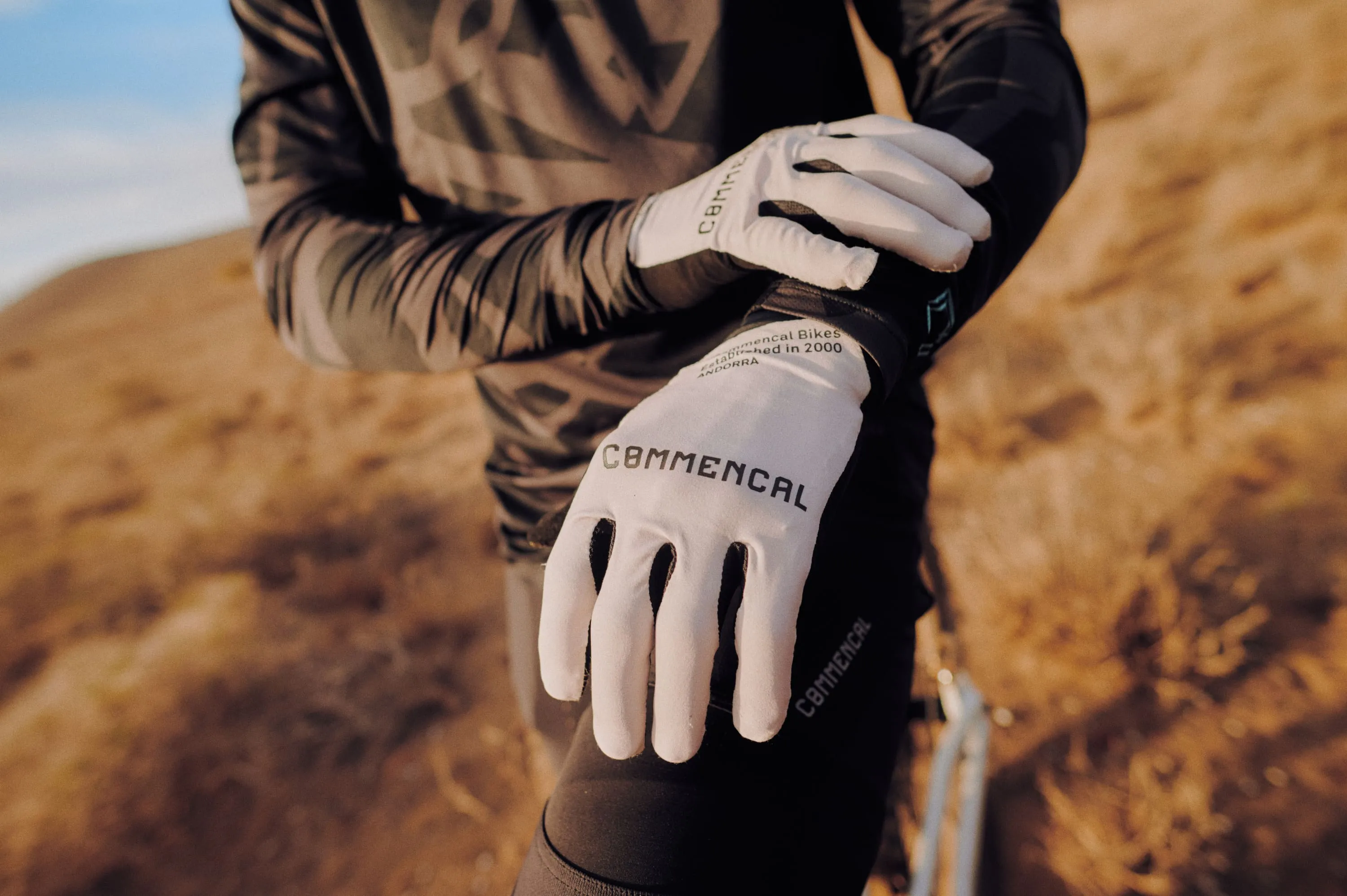 GUANTES COMMENCAL LIGHTECH CHALK