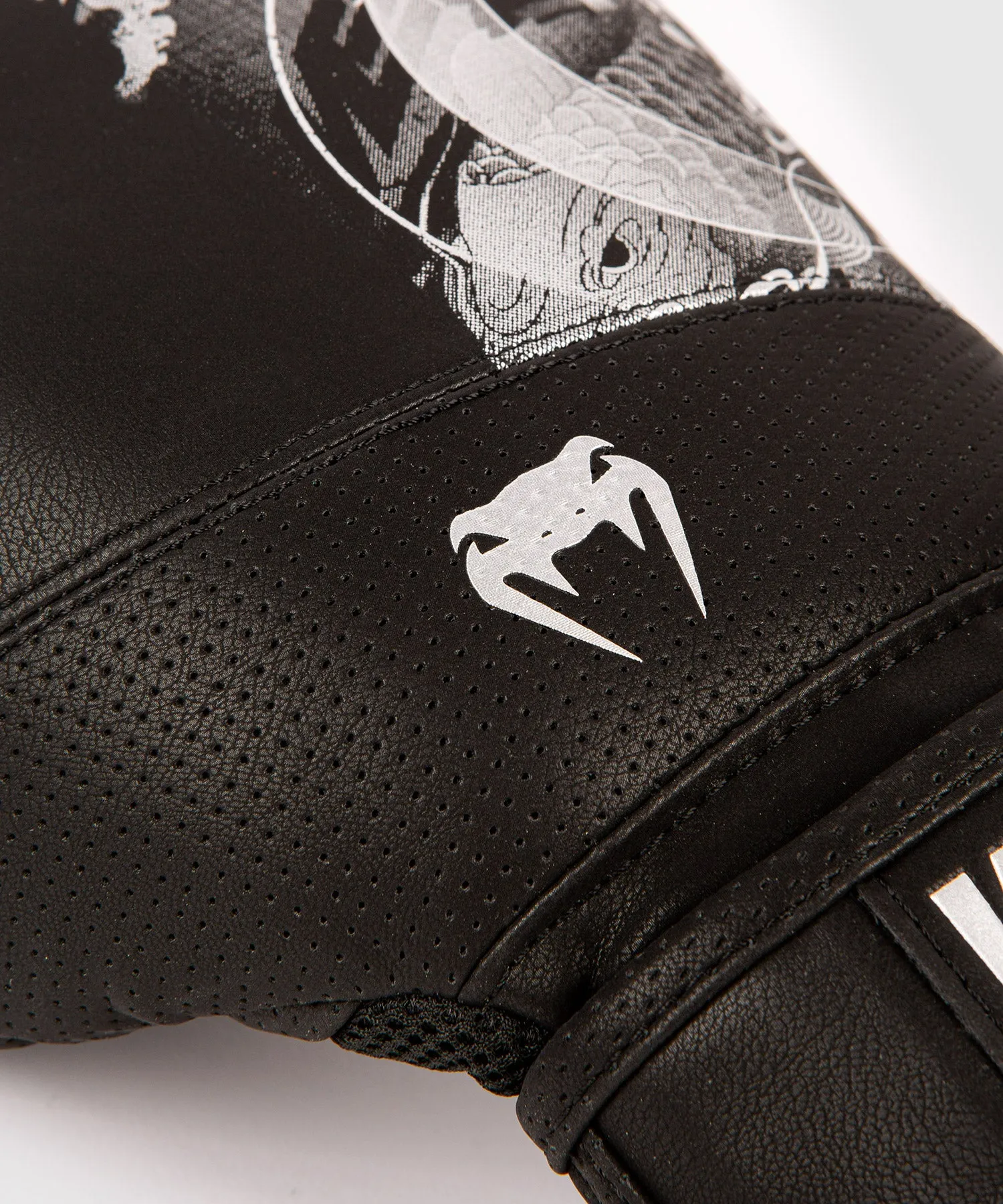 Guantes de boxeo Venum YKZ21 - Negro/Plata