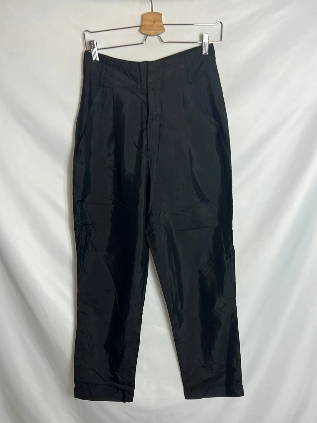 ISABEL MARANT.Pantalon negro textura satinada. T 34