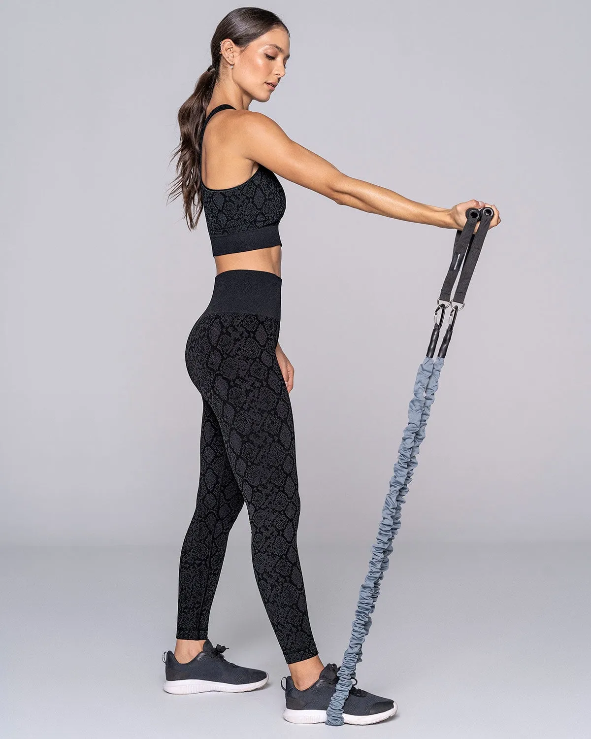 Legging deportivo de control y tiro alto en tecnología seamless sin costuras