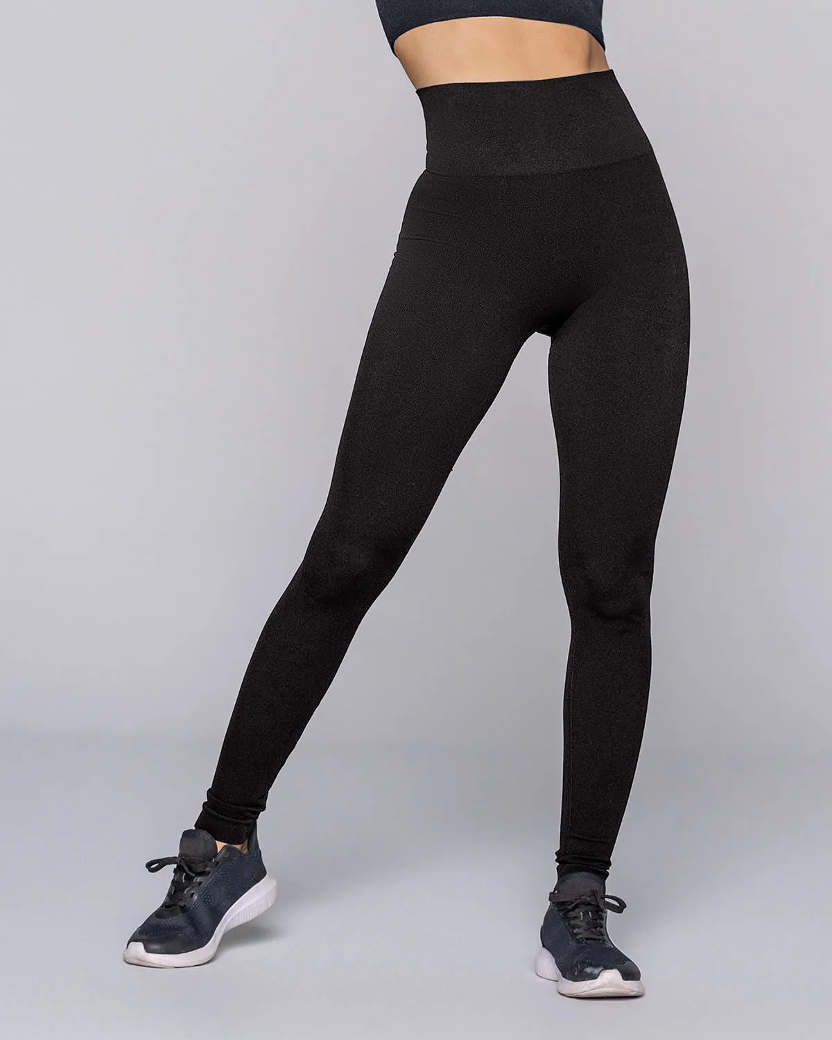 Legging deportivo de control y tiro alto en tecnología seamless sin costuras