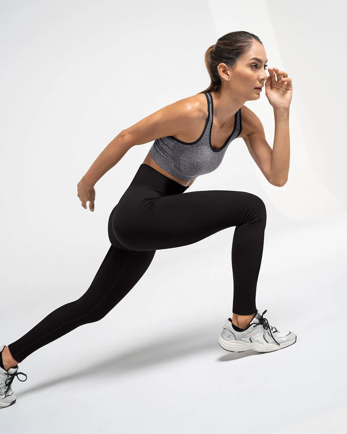 Legging deportivo de control y tiro alto en tecnología seamless sin costuras