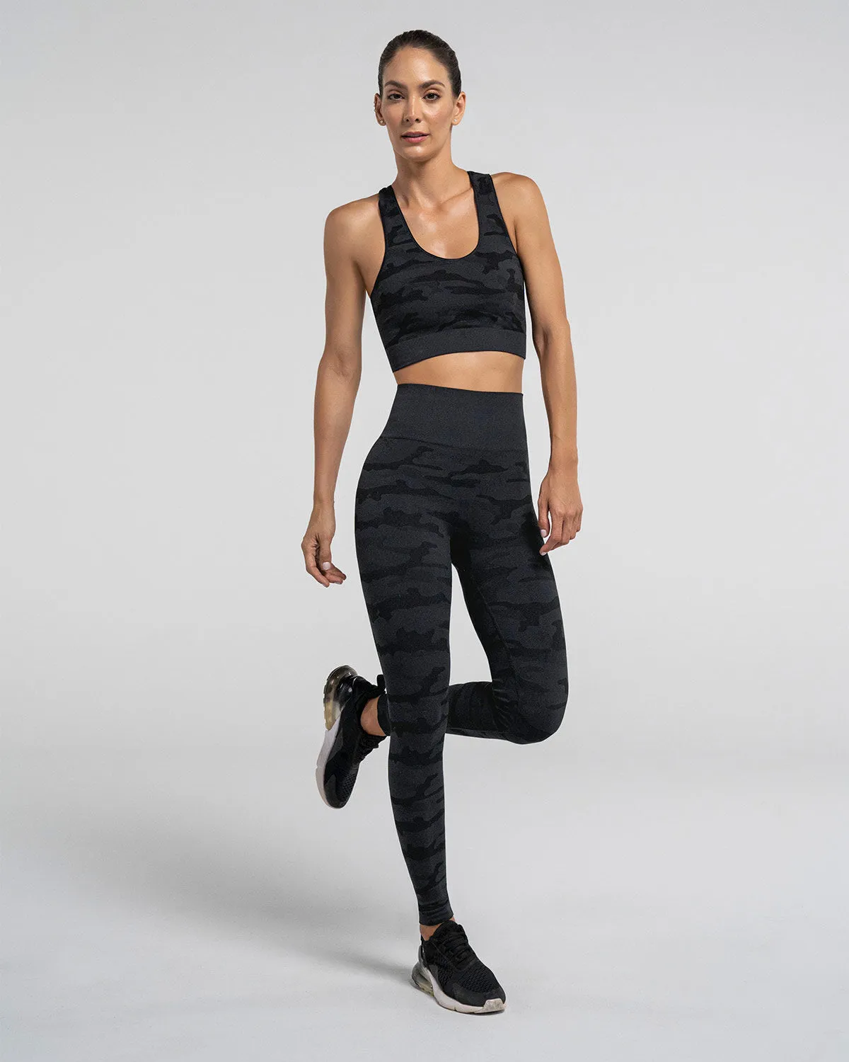 Legging deportivo de control y tiro alto en tecnología seamless sin costuras