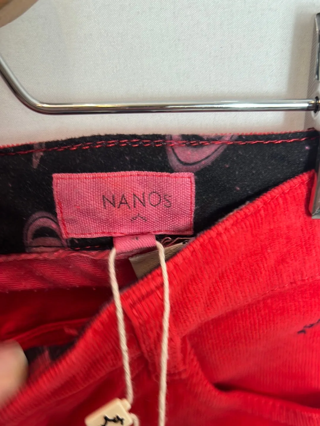 NANOS. pantalón rojo textura elástico. T 4 años