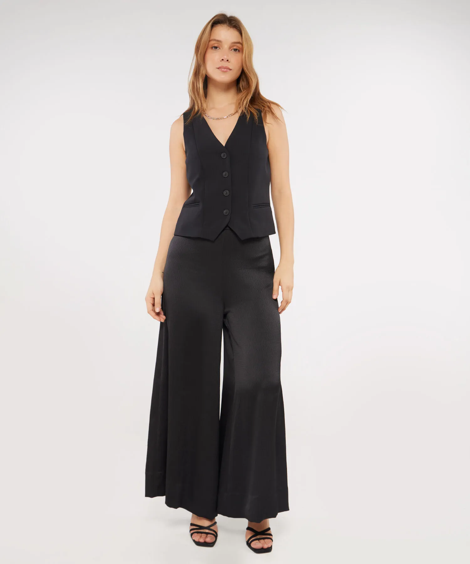 Pantalon Palazzo Fluido Unicolor En Tela De Satin Con Textura-