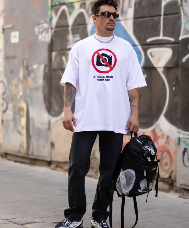 Vetements White t-shirt with No social media print